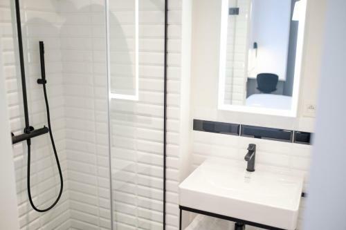 Fabulous Apartments In Ch�telain Area