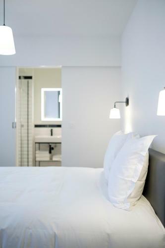 Fabulous Apartments In Ch�telain Area