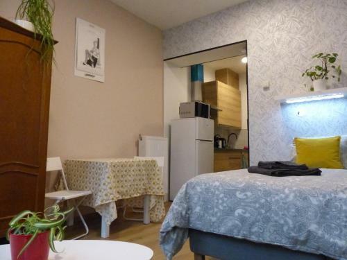 Apartamento Superbe Studio Au 1er �tage, Proche de La Gare Du Midi