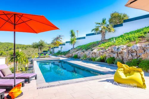 Villa Rueda With Heated Pool, Hot Tub And Great Views