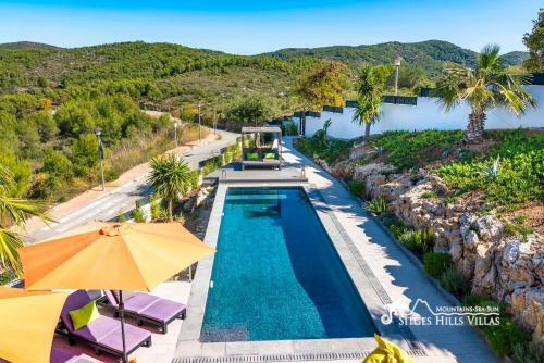 Villa Rueda With Heated Pool, Hot Tub And Great Views