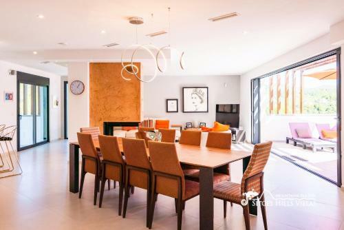 Villa Rueda With Heated Pool, Hot Tub And Great Views