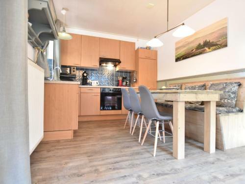 Upbeat Holiday Home In Reutum With Jacuzzi