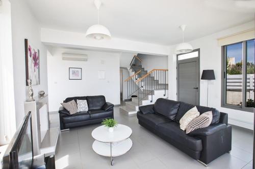 Luxury 3 Bedroom Villa With Private Pool, Paphos Villa 1262
