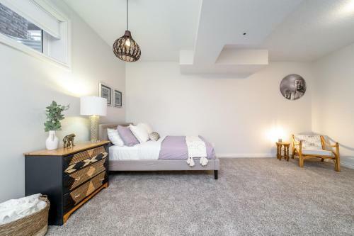 Villa Bali Escape, 4 Bed 4 Bath, King Bed, Jetted Tub, Fireplace, Garage