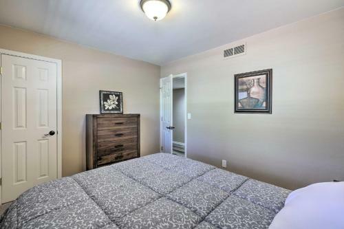 Contemporary Flagstaff Retreat With Ponderosas!