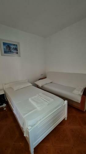 Hostal Guesthouse Veliaj