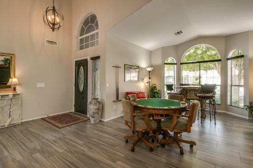 Spectacular Golf Course Home With Pool And Views