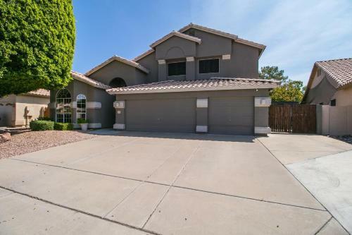 Spectacular Golf Course Home With Pool And Views