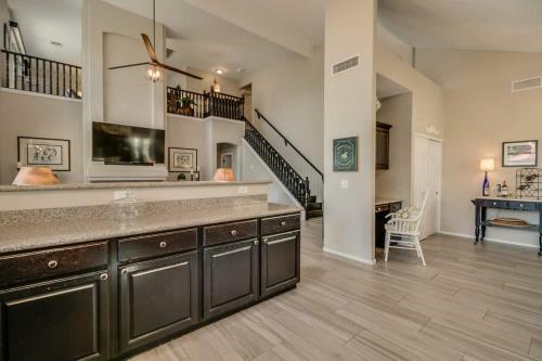 Spectacular Golf Course Home With Pool And Views