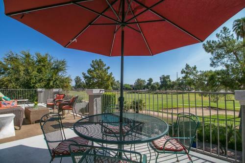 Spectacular Golf Course Home With Pool And Views
