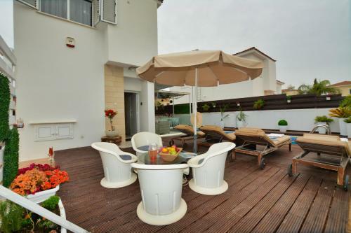 Sunnyvillascyprus: Modern 3br Villa /w Pool