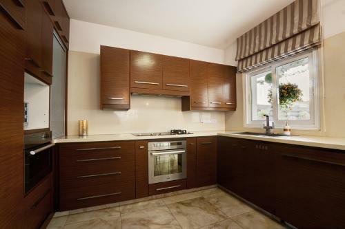 Sunnyvillascyprus: Modern 3br Villa /w Pool