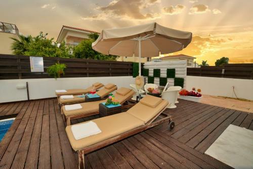 Sunnyvillascyprus: Modern 3br Villa /w Pool