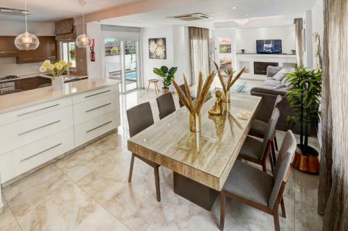 Sunnyvillascyprus: Modern 3br Villa /w Pool