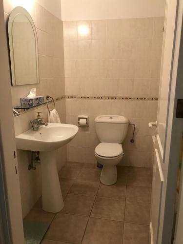 Modern, Pool-side 2 Bedroomed Apartment