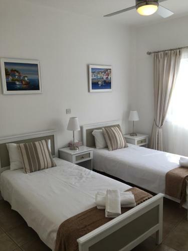 Modern, Pool-side 2 Bedroomed Apartment