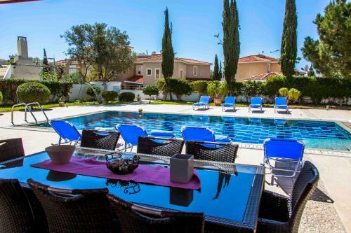 6 Bdr Villa With Tennis Court