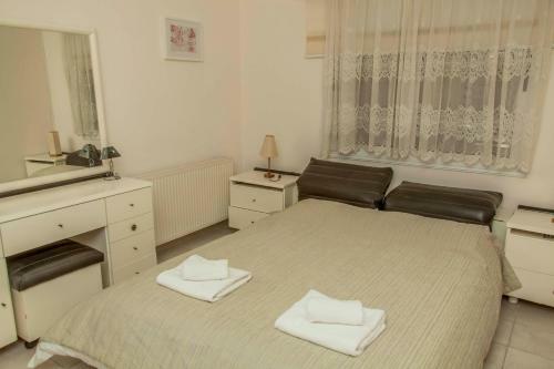 6 Bdr Villa With Tennis Court