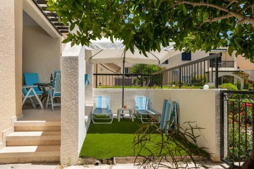 Dalia Seaside 2 Bedroom Apartment With Pool & Garden