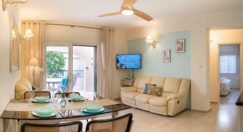 Dalia Seaside 2 Bedroom Apartment With Pool & Garden