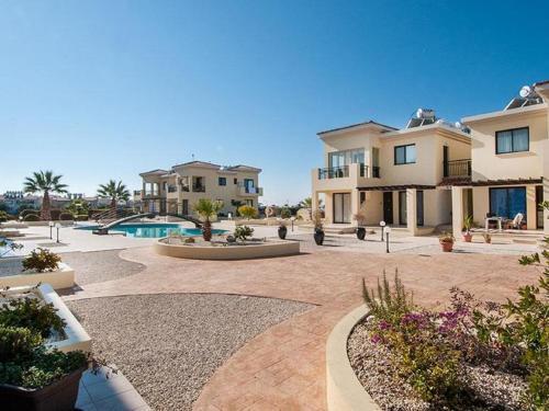 Beautiful 2 Bedroom Apartment At Premium Location.