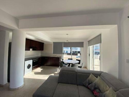 Cosy Apartment In Kato Paphos With Pool Access