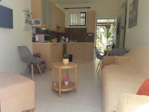 House Near The Beach (Militsa & Aggeliki)