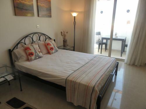 Apartamento Studio, E104 With Double Bed, Kitchen & Shower Room, Sunny Balcony