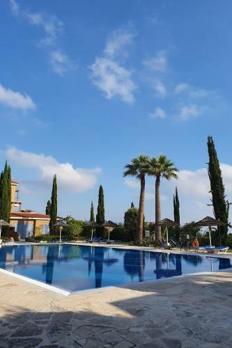 Lovely 1 Bedroom Apartment In Peyia Hills Complex