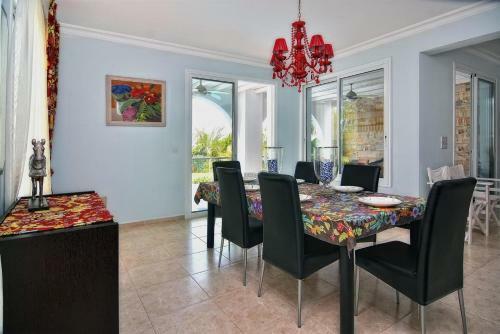 Seafront 3 Bedroom Villa Medea With Private Pool And Garden.