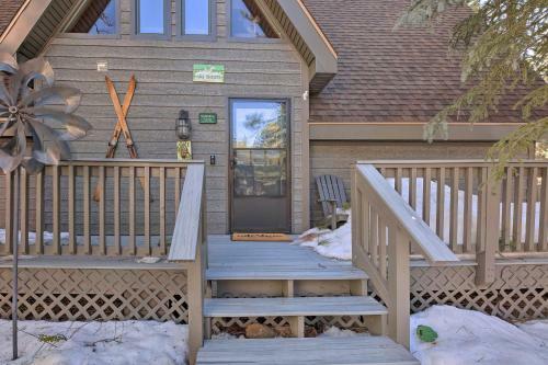 Pinetop Lakes Getaway With Wraparound Deck!