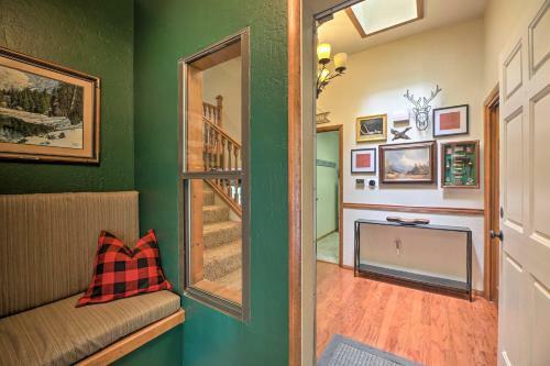 Family-friendly Pinetop Retreat Deck And Yard!