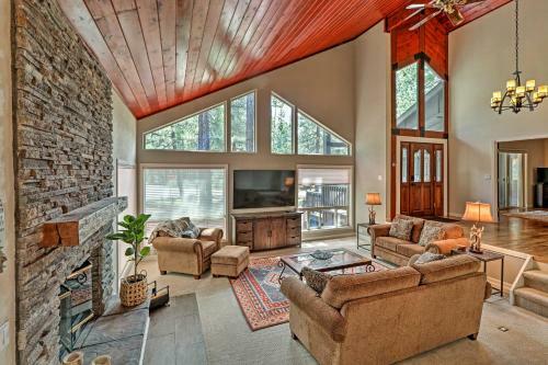 Pinetop Cabin With Fireplace, About 1 Mi To Golf!