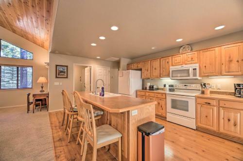 Pinetop Lakes Home With Decks Golf, Hike And Ski