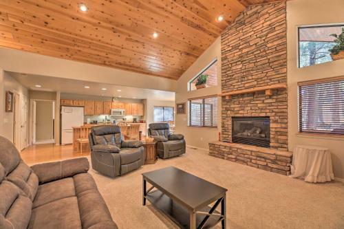 Pinetop Lakes Home With Decks Golf, Hike And Ski