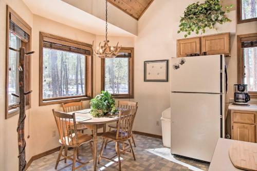 Cheery Family Cabin With Fire Pit And Fenced Yard