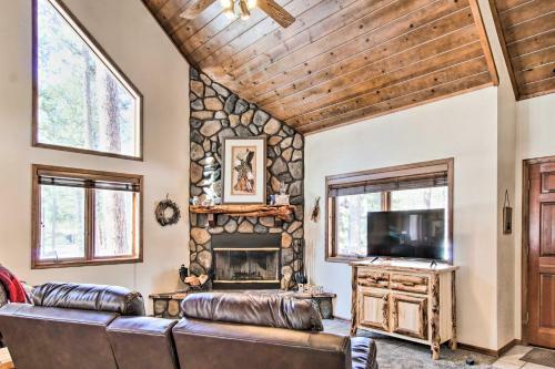 Cheery Family Cabin With Fire Pit And Fenced Yard