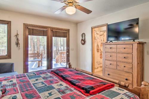 Cheery Family Cabin With Fire Pit And Fenced Yard