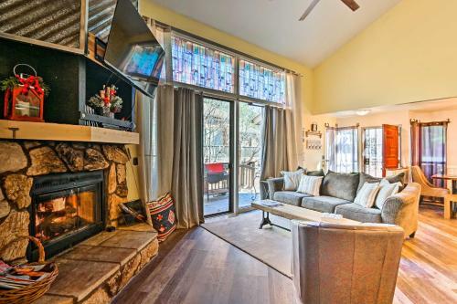 Relaxing Pinetop Townhome With Deck And Grill!