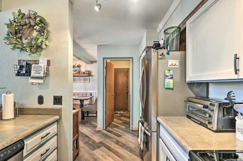 Relaxing Pinetop Townhome With Deck And Grill!