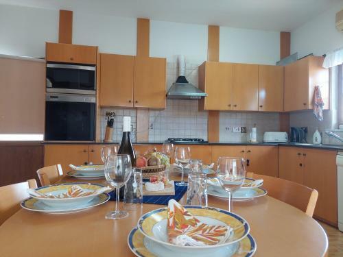 4 Bd Villa By Golden Bay Beach In Pyla