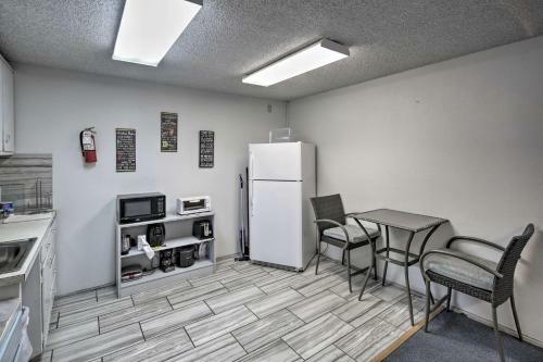Apartment About 12 Mi From Hualapai Mountain Park