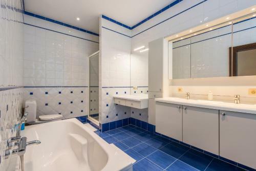 Villa With Heated Swimming Pool, Sauna And Garden