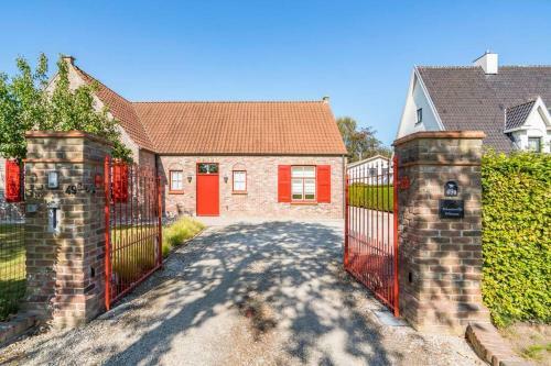 Villa With Heated Swimming Pool, Sauna And Garden