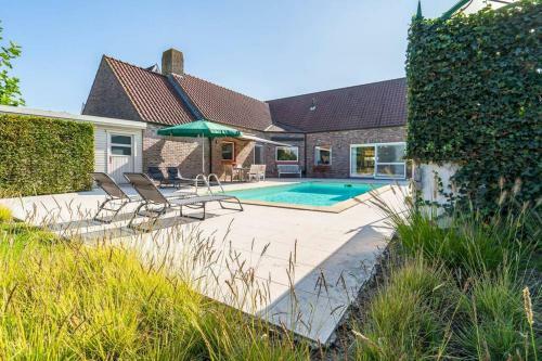 Villa With Heated Swimming Pool, Sauna And Garden
