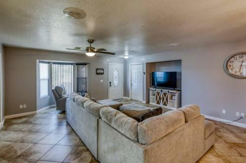 Havasu Hangout W/ Movie Room