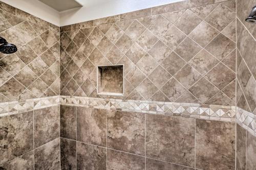 Lake Havasu City House With Jacuzzi And Fire Pit!
