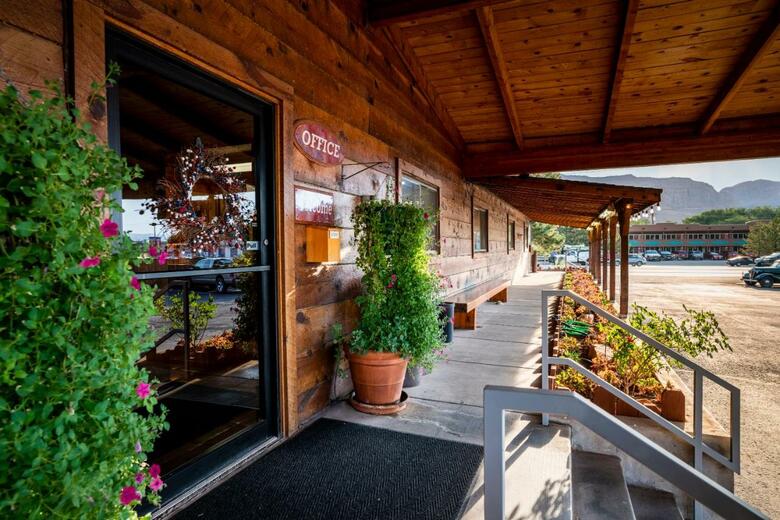 Hotel Redstone Inn