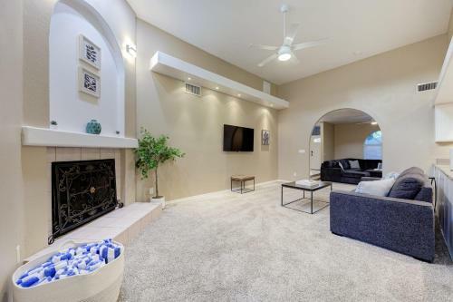 Spacious & Updated House Pool